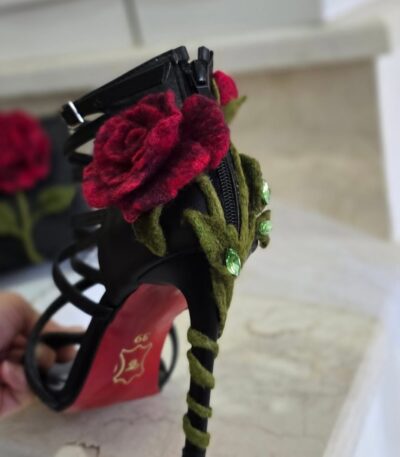 کفش رز قرمز